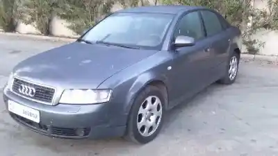 Veículo de Sucata audi a4 berlina (8e) 1.9 tdi (96kw) do ano 2003 alimentado awx