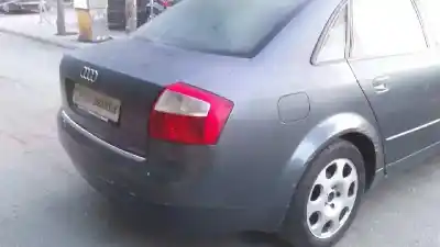 Veículo de Sucata audi a4 berlina (8e) 1.9 tdi (96kw) do ano 2003 alimentado awx