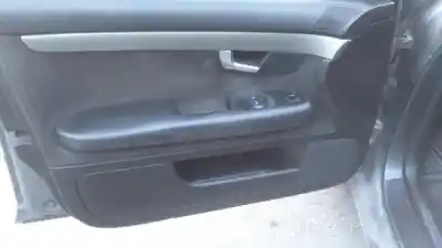 Veículo de Sucata audi a4 berlina (8e) 1.9 tdi (96kw) do ano 2003 alimentado awx