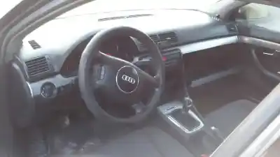 Veículo de Sucata audi a4 berlina (8e) 1.9 tdi (96kw) do ano 2003 alimentado awx