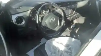 Veículo de Sucata toyota auris active do ano 2013 alimentado 1ndtv