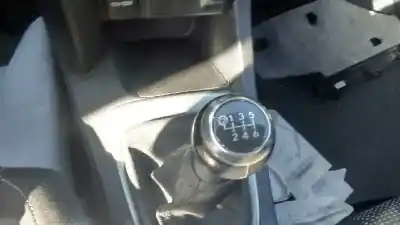 Veículo de Sucata toyota auris active do ano 2013 alimentado 1ndtv