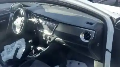 Veículo de Sucata toyota auris active do ano 2013 alimentado 1ndtv