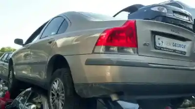 Veículo de Sucata volvo s60 berlina 2.4 d do ano 2003 alimentado d5244t
