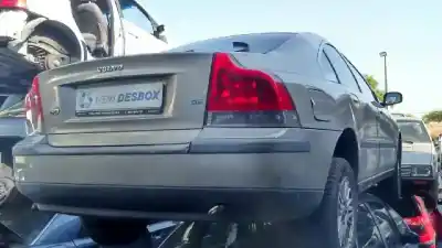 Veículo de Sucata volvo s60 berlina 2.4 d do ano 2003 alimentado d5244t