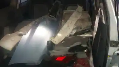 Veicolo di demolizione kia carnival ii 2.9 crdi cat dell'anno 2003 alimentato j3