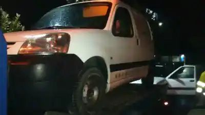 Veículo de Sucata PEUGEOT PARTNER (S2) Combi Pro do ano 2004 alimentado WJYDW8B