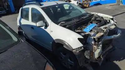 Veículo de Sucata DACIA SANDERO Laureate do ano 2013 alimentado K9KC6