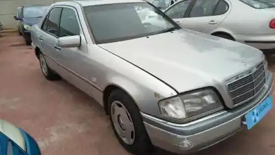 Vehículo de desguace MERCEDES CLASE C (W202) BERLINA 250 TD (202.128) del año 1996 con motor 605960