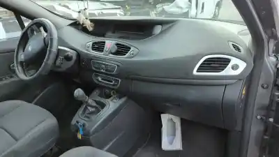 Veículo de Sucata renault scenic iii emotion do ano 2010 alimentado k9k f8