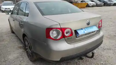 Veículo de Sucata volkswagen jetta (1k2) 2.0 tdi do ano 2006 alimentado bkd