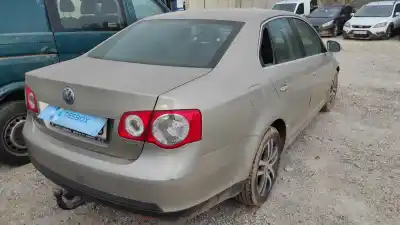 Veículo de Sucata volkswagen jetta (1k2) 2.0 tdi do ano 2006 alimentado bkd