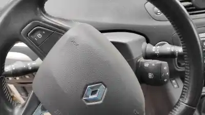 Veicolo di demolizione renault scenic iii 1.2 tce dell'anno 2015 alimentato h5fa4