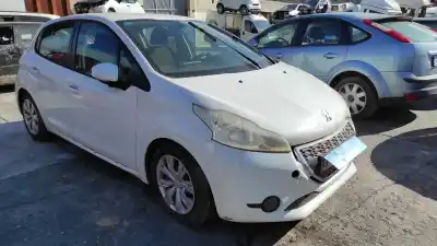 Vehicul casat PEUGEOT 208 II (UB_, UP_, UW_, UJ_)  al anului 2014 alimentat 9H06