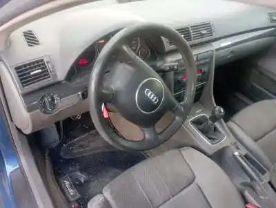 Véhicule à la ferraille audi a4 berlina (8e) 2.5 v6 24v tdi de l'année 2003 alimenté ake