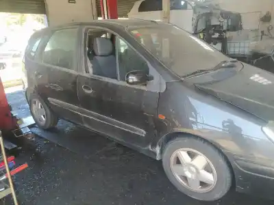 Scrapping Vehicle renault scenic (ja..) f9q732 of the year 2003 powered f9q732