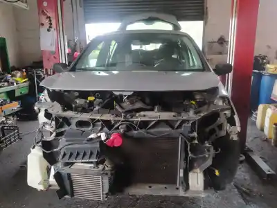 Vehículo de desguace RENAULT CLIO III K9K768 del año 2007 con motor K9K768