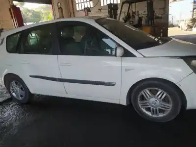 Scrapping Vehicle renault scénic ii (jm0/1_) 1.9 dci (jm0g, jm12, jm1g, jm2c) of the year 2005 powered f9q812