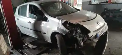 Здавання транспортного засобу renault clio iii d4f740 року 2012 потужний d4f740