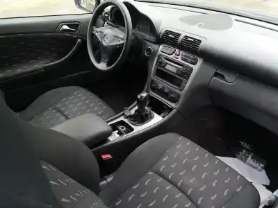 Véhicule à la ferraille mercedes                                           clase c (w203) sportcoupe                                                                                                                                                                                                                                  om611962                                                                                                                                                                                                                                                   de l'année 2001 alimenté om611962