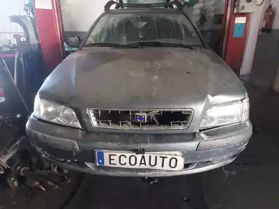 Veicolo di demolizione VOLVO V40 FAMILIAR D4192T4 dell'anno 2002 alimentato D4192T4