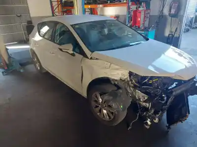 Veicolo di demolizione SEAT LEON (5F1)  dell'anno 2016 alimentato CYV