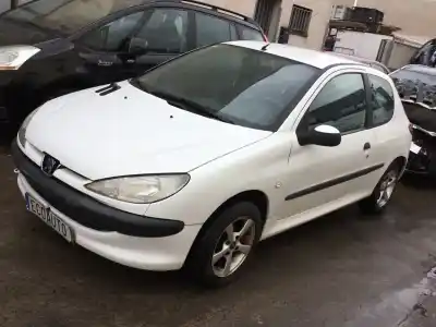 Hurda Aracı PEUGEOT 206  Yılın 2000 güçlü WJY