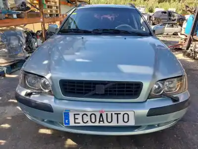 Vehículo de desguace VOLVO V40 FAMILIAR  del año 2004 con motor D4192T3