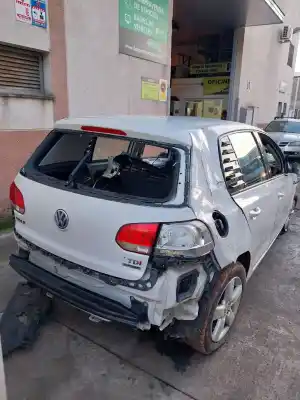 Véhicule à la ferraille volkswagen golf vi (5k1) cayc de l'année 2012 alimenté cayc