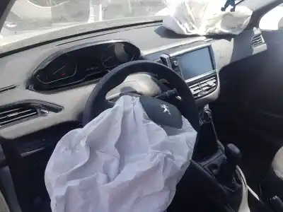 Veículo de Sucata peugeot 208 style do ano 2018 alimentado hm05