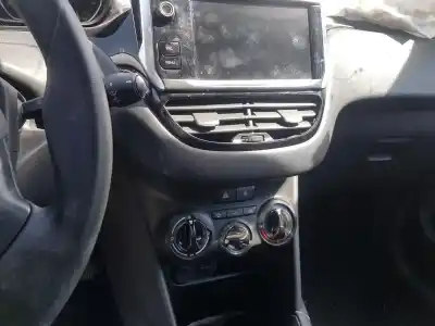 Veículo de Sucata peugeot 208 style do ano 2018 alimentado hm05