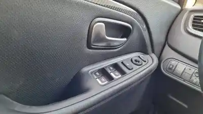 Véhicule à la ferraille kia carens ( ) basic de l'année 2018 alimenté d4fd