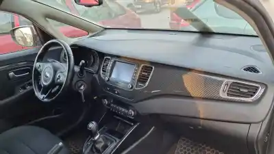 Véhicule à la ferraille kia carens ( ) basic de l'année 2018 alimenté d4fd