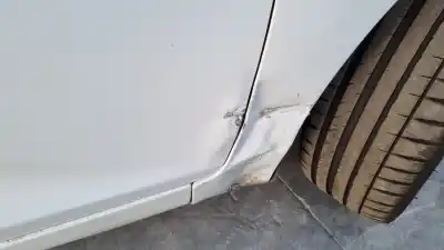 Véhicule à la ferraille kia carens ( ) basic de l'année 2018 alimenté d4fd