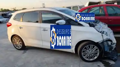 Véhicule à la ferraille kia carens ( ) basic de l'année 2018 alimenté d4fd