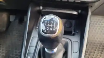 Véhicule à la ferraille kia carens ( ) basic de l'année 2018 alimenté d4fd