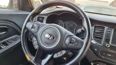 Véhicule à la ferraille kia carens ( ) basic de l'année 2018 alimenté d4fd