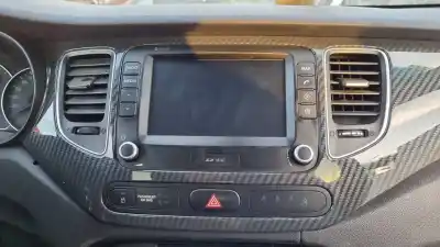 Véhicule à la ferraille kia carens ( ) basic de l'année 2018 alimenté d4fd