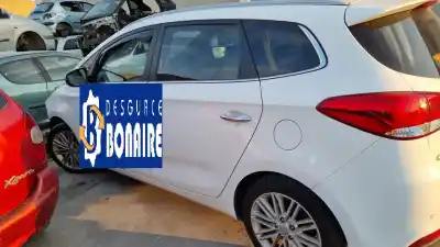 Véhicule à la ferraille kia carens ( ) basic de l'année 2018 alimenté d4fd