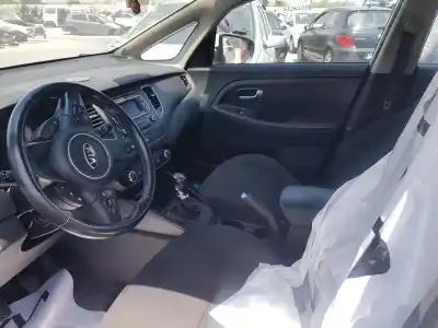 Véhicule à la ferraille kia carens ( ) attract de l'année 2013 alimenté g4fd