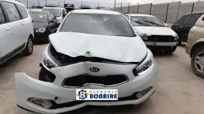 Veículo de Sucata KIA CEE´D FIFA World Cup Edition do ano 2014 alimentado G4FA