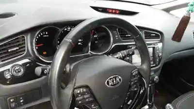 Sloopvoertuig kia cee´d fifa world cup edition van het jaar 2014 aangedreven g4fa