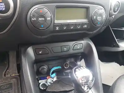 Véhicule à la ferraille hyundai ix35 style 2wd de l'année 2013 alimenté d4fd