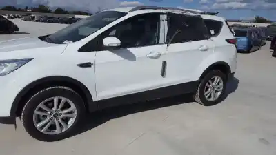 Здавання транспортного засобу ford kuga (cbs) titanium року 2015 потужний m8mc