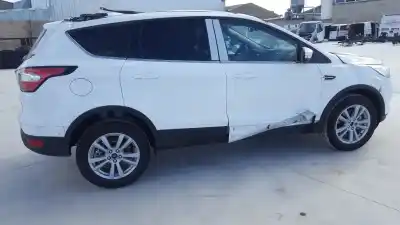 Здавання транспортного засобу ford kuga (cbs) titanium року 2015 потужний m8mc