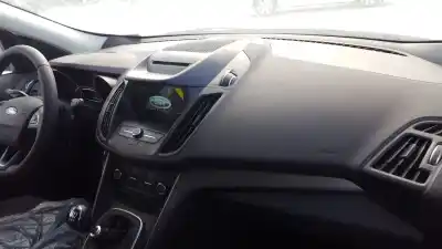 Здавання транспортного засобу ford kuga (cbs) titanium року 2015 потужний m8mc