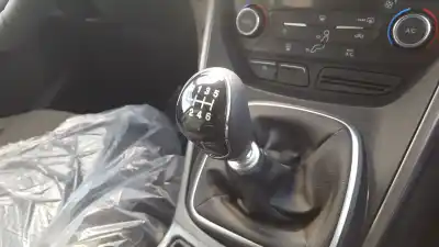 Здавання транспортного засобу ford kuga (cbs) titanium року 2015 потужний m8mc