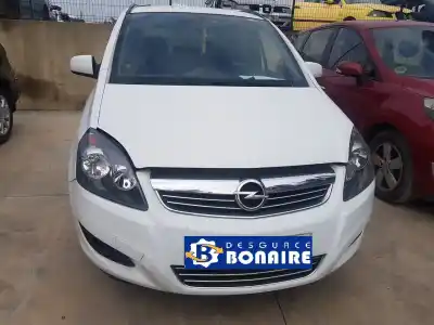 Verschrottungsfahrzeug OPEL ZAFIRA B Cosmo des Jahres 2015 angetrieben A17DTR