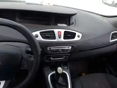 Scrapping Vehicle renault scenic ii grand dynamique of the year 2009 powered f9q p8