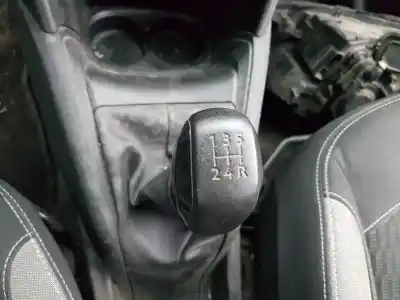 Véhicule à la ferraille peugeot 208 access de l'année 2015 alimenté bh02